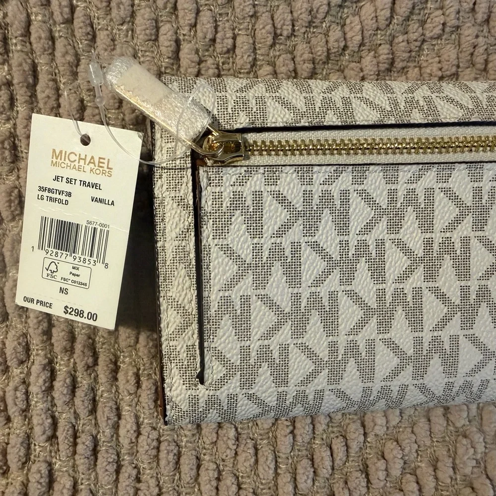 NWT Michael Kors Jet Set Large Logo Trifold Wallet in Vanilla